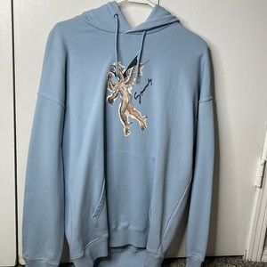 Another iconic piece. This is a brand new hoodie. Never used. It’s bougie!